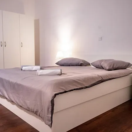 With Parking Space Palit, Rab - 23622 Lejlighed