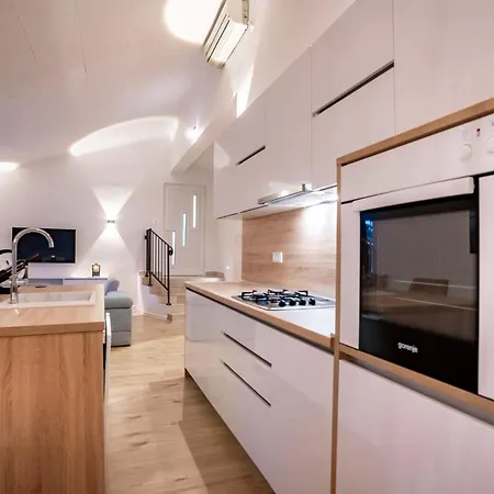 With Parking Space Palit, Rab - 23622 Lejlighed