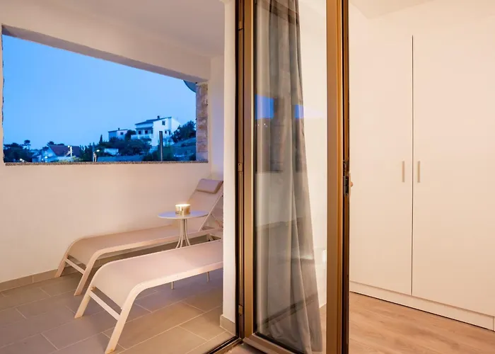 Appartamento With Parking Space Palit, Rab - 23622