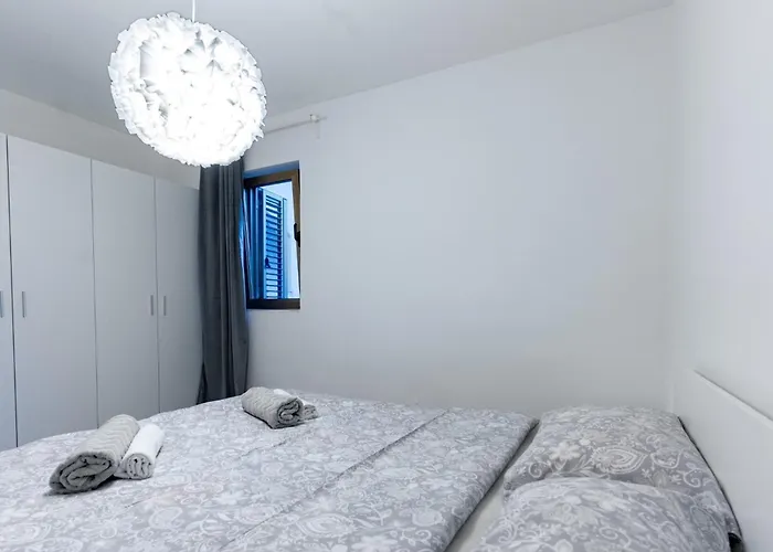 Appartamento With Parking Space Palit, Rab - 23622 Rab Town