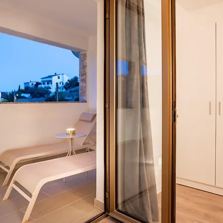 Apartment With Parking Space Palit, Rab - 23622